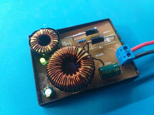 Автономний десульфатор кислотних батарей Автономний десульфатор кислотних батарей